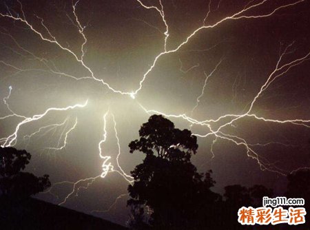 梦见电闪雷鸣是什么意思，女人梦见打雷闪电