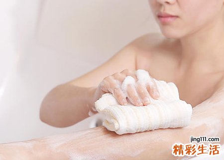 梦见女人洗澡有什么预兆，女人做梦梦到自己洗澡