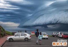 梦见地震海啸有什么预兆，女人做梦梦见地震海啸
