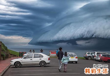 梦见地震海啸有什么预兆，女人做梦梦见地震海啸