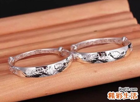 银手镯戴左手还是右手