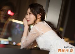 梦见梳头掉头发好吗，女人梦见自己梳头掉头发