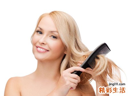 梦见梳头是什么意思，女人梦到自己梳头发
