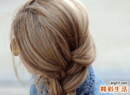 梦见别人给我梳头是什么意思，做梦梦到别的男人为我梳头