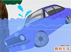 梦见桥断了自己和轿车一起落入水中