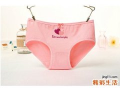 梦见穿裤子忘记穿内裤被人识破