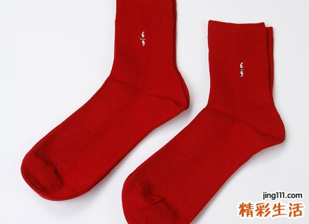 做梦穿红袜子好不好，做梦梦到别人穿红色袜子