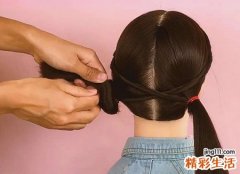 梦见给别人梳头是什么意思，女人梦到给别人扎头发