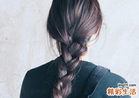 梦见别人给自己梳头是什么意思，梦到别人给我编头发