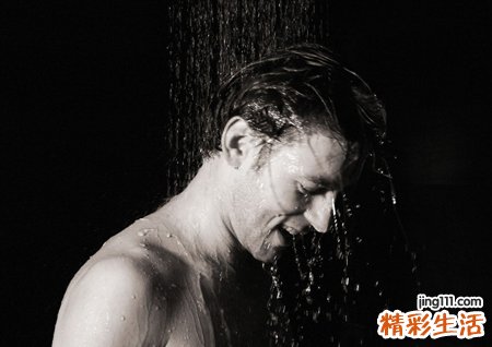 梦见洗澡有什么预兆，做梦梦到很多人一起洗澡