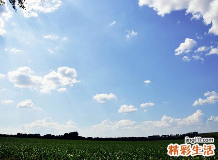 梦见蓝天白云还拍照是什么意思，女人梦见蓝天白云