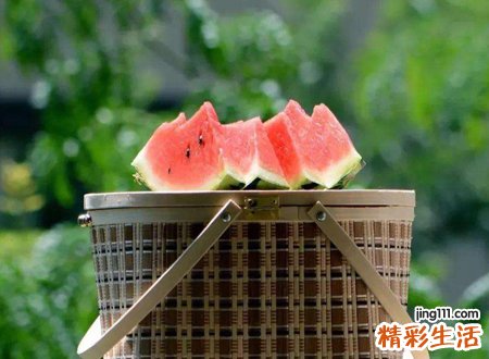 2001年白蜡金命生于几月好，为什么01白蜡金命是冬藏之蛇