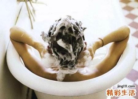 梦见给别人洗头是什么意思,做梦梦到给男人洗头发