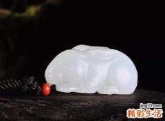 75年属兔戴什么招财，1975年属兔什么颜色旺财