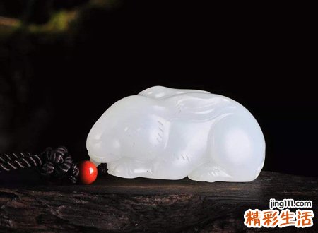 75年属兔戴什么招财，1975年属兔什么颜色旺财