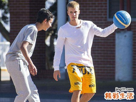 梦见打篮球是什么意思，做梦梦到我和一群人打篮球