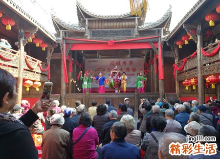 梦见看戏是什么意思，做梦梦到很多人在台下看戏