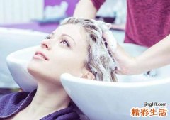 梦见别人洗头有什么预兆，做梦梦到看见别人在洗头