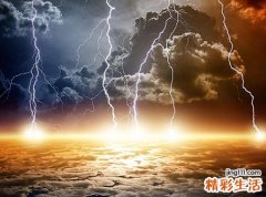 梦见被雷劈是什么意思，做梦梦到自己躲避闪电雷劈
