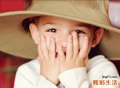 梦见小男孩对自己唱歌