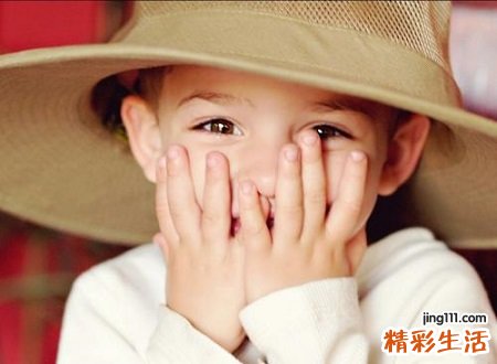 梦见小男孩对自己唱歌