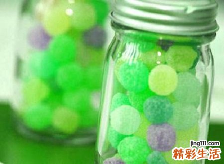 梦见小男孩的糖罐里面好多蟑螂
