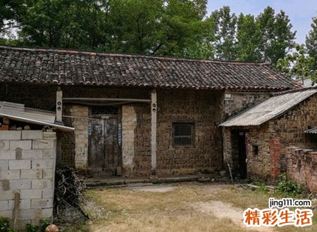 梦见老房子闹鬼有女鬼出没