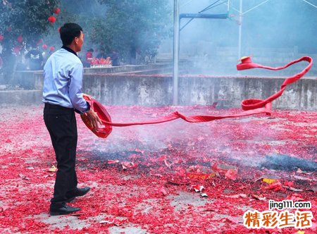 梦见放鞭炮好不好，做梦梦到自己在点放鞭炮