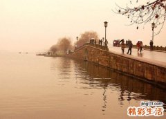 梦见断桥好吗，梦到断桥边上桃花朵朵开