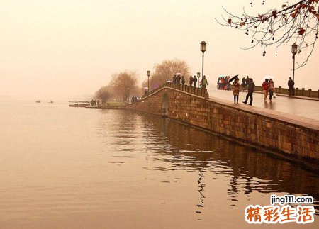 梦见断桥好吗，梦到断桥边上桃花朵朵开