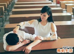 梦见和初恋女友在教室里卿卿我我