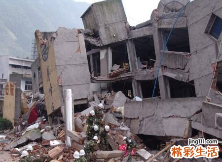 梦见房子倒塌有什么预兆，做梦梦到自己农村老家房屋倒塌