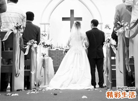 梦见穿婚纱好不好，做梦梦到老相好的穿婚纱和老板在教堂结婚
