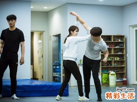 孕妇梦见和别人打架是什么意思，孕妇梦见跟一男的打架