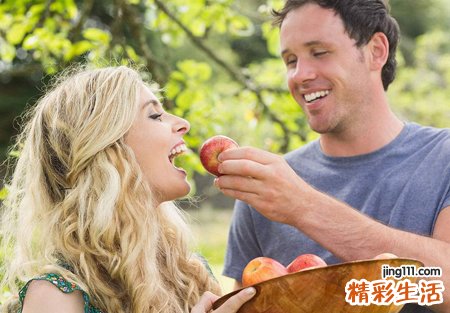 孕妇梦见吃苹果有什么预兆，怀孕梦见吃苹果生儿子