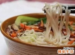 梦见吃面条预示什么，女人梦见吃面条好不好