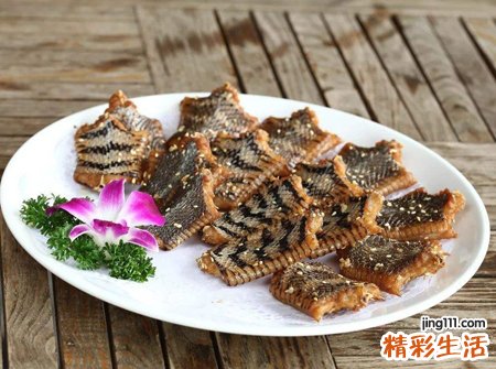 梦见吃蛇肉好不好，做梦梦到和家人一起吃蛇肉