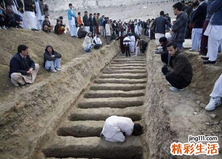 梦见参加葬礼，梦到下葬是什么意思
