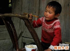 梦见抱小男孩是什么意思，女人梦见自己抱着男婴