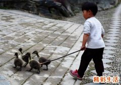 梦见抱着男孩好不好，已婚女人梦见抱个男孩