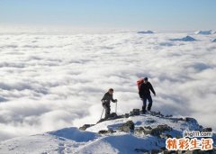 梦见自己爬山有什么预兆，做梦梦到和很多人一起爬山