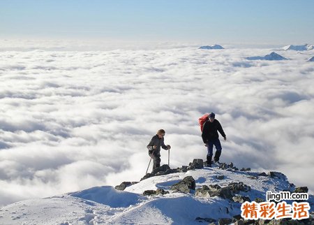 梦见自己爬山有什么预兆，做梦梦到和很多人一起爬山