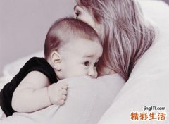 梦见抱着男孩是什么意思，女人梦到抱着个小男孩