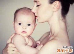 梦见抱着小男孩好吗，做梦梦到抱着小男孩掉进了厕所里