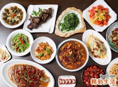 梦见吃大餐好不好，做梦梦到和一群人吃大餐