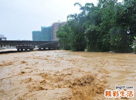 梦见河水暴涨预示什么，做梦梦到河水暴涨溢出来
