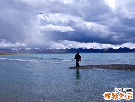 梦见海浪好吗，梦到海浪向自己冲来