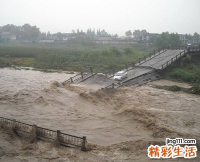 梦见河水上涨好吗，做梦梦到河水暴涨冲垮了大桥