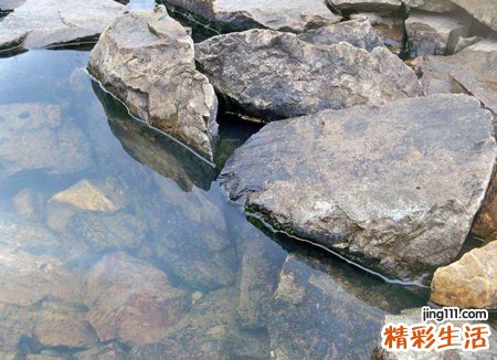 梦见河水有什么预兆，梦到河水上涨淹过桥了