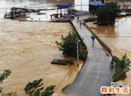 梦见河水有什么预兆，梦到河水上涨淹过桥了